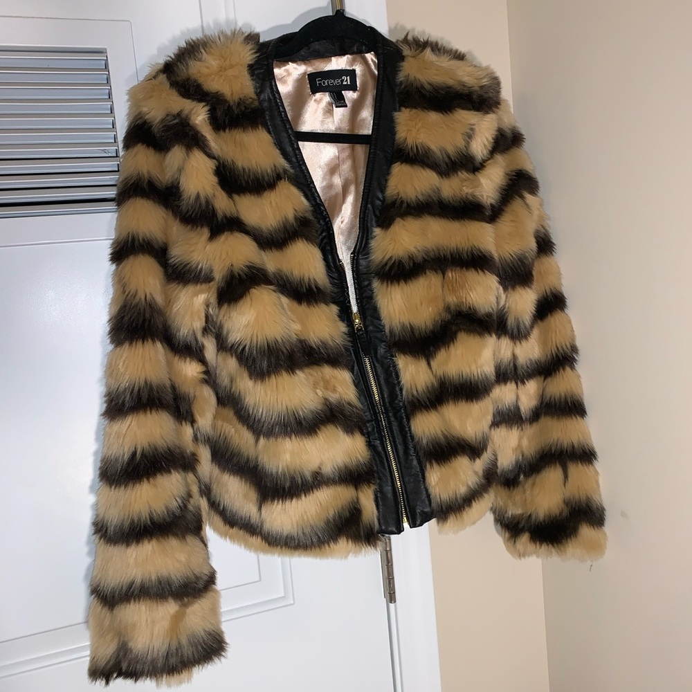 FOREVER 21 vintage Faux fur coat tiger print
